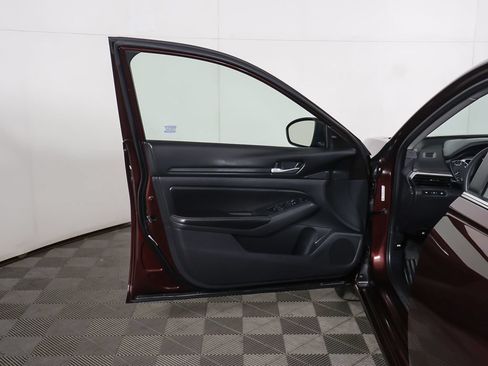 Used 2024 Nissan Altima 2.5 SV AWD/4WD image 15