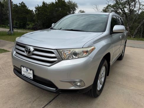 Used 2013 Toyota Highlander Plus FWD image 6