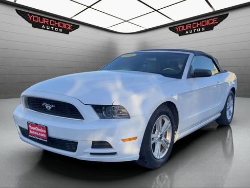 Used 2014 Ford Mustang Convertible image 1