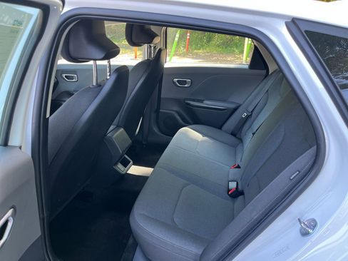 Used 2025 Kia K4 LXS image 24