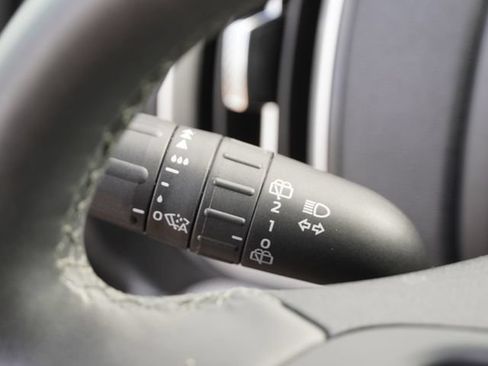 Used 2025 Ford Expedition Active AWD/4WD image 31
