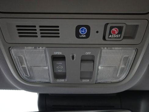 Used 2018 Honda Accord Touring image 22
