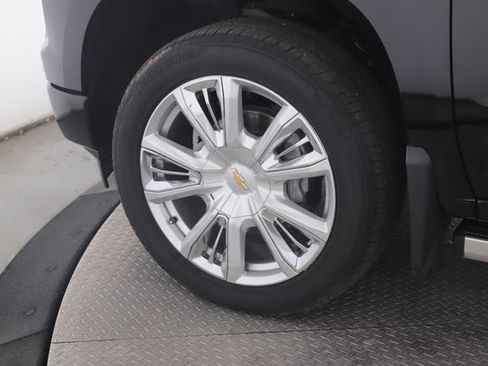 Used 2024 Chevrolet Silverado 1500 High Country w/ Technology Package AWD/4WD image 13