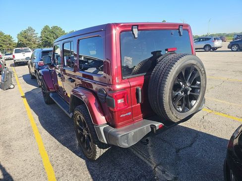 Used 2021 Jeep Wrangler Unlimited Sahara w/ Cold Weather Group AWD/4WD image 4