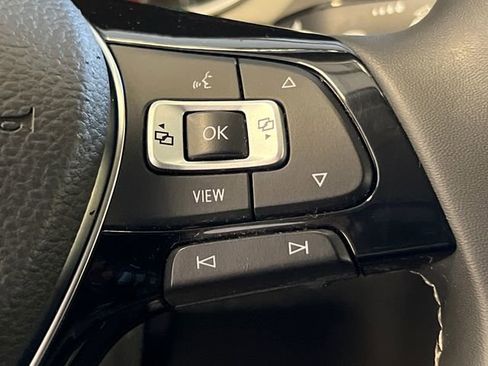 Used 2021 Volkswagen Tiguan SE FWD image 21
