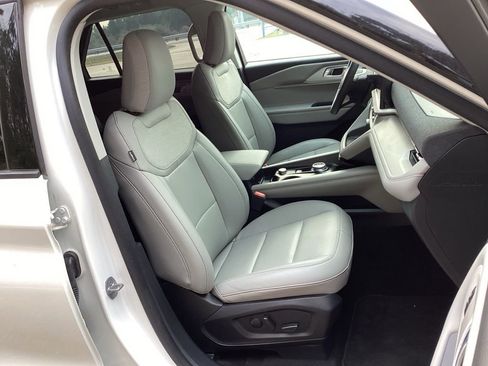 Used 2025 Ford Explorer Active w/ Active Comfort Package image 35