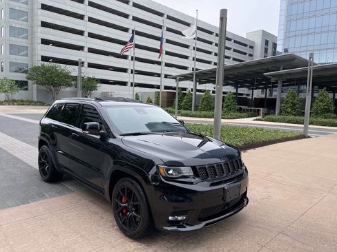 Used 2021 Jeep Grand Cherokee SRT image 27