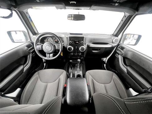 Used 2015 Jeep Wrangler Unlimited Sahara w/ Connectivity Group image 12