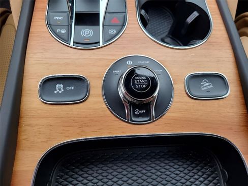 Used 2023 Bentley Bentayga Extended Wheelbase AWD/4WD image 21
