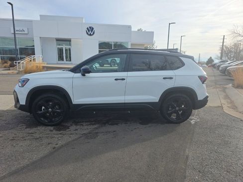 New 2026 Volkswagen Taos SE AWD/4WD image 2