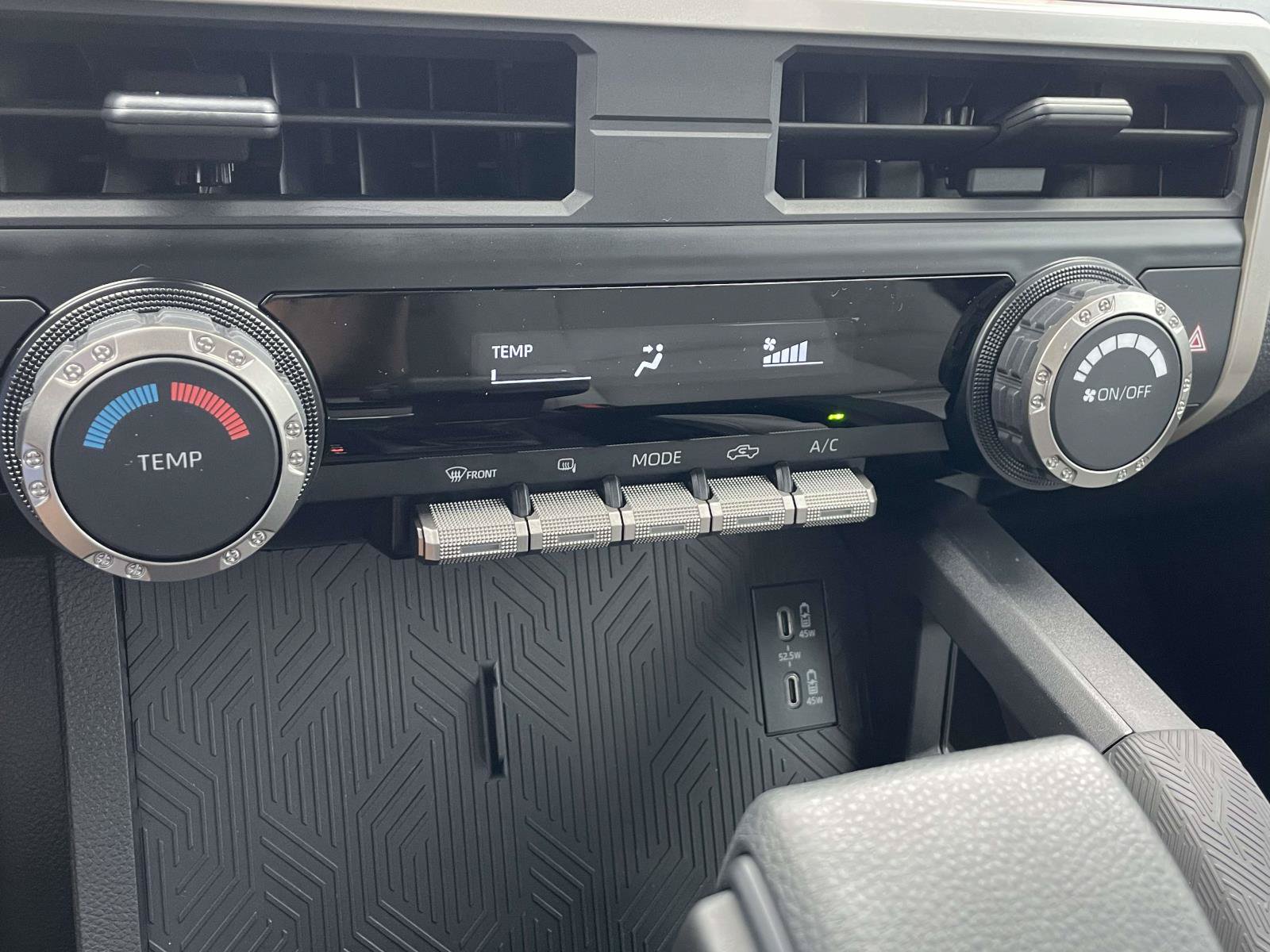 Used 2025 Toyota Tacoma SR5 AWD/4WD image 19