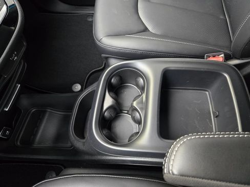 New 2026 Chrysler Pacifica Select AWD/4WD image 32