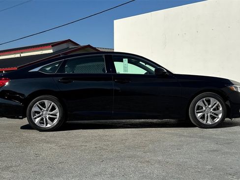 Used 2018 Honda Accord LX image 3