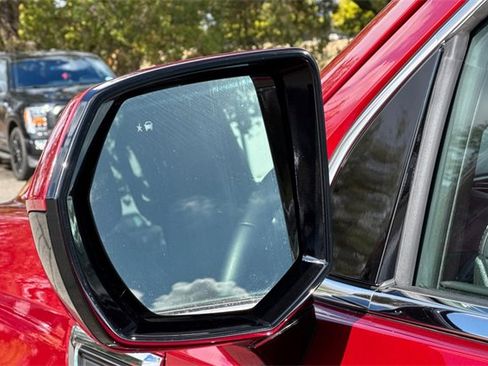 Used 2024 GMC Yukon SLT image 55