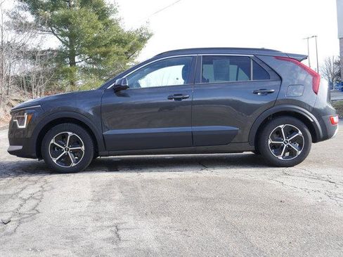 Used 2023 Kia Niro EX image 3