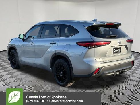 Used 2021 Toyota Highlander XLE image 16