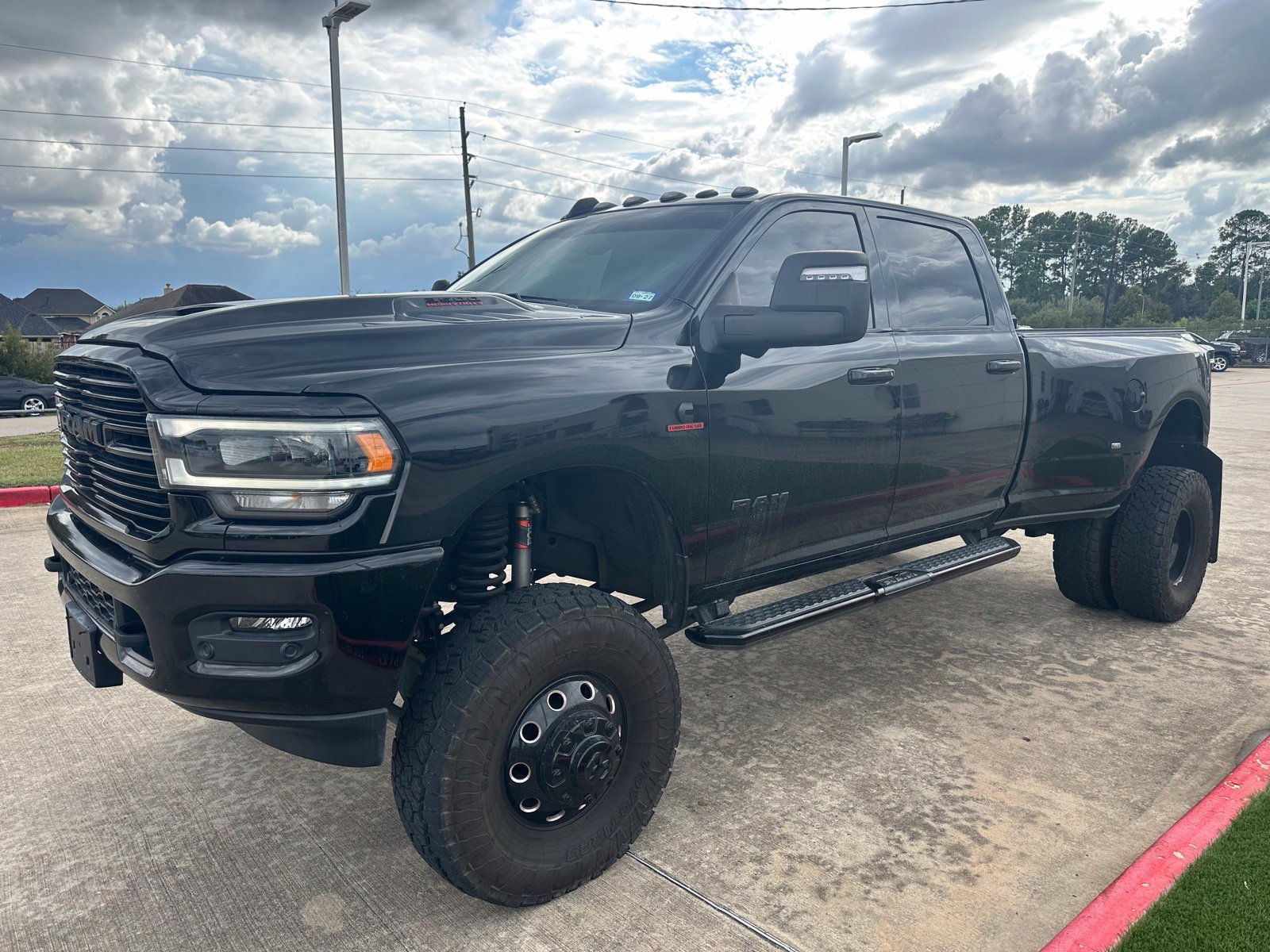 Used 2024 RAM 3500 Laramie w/ Night Edition AWD/4WD image 3