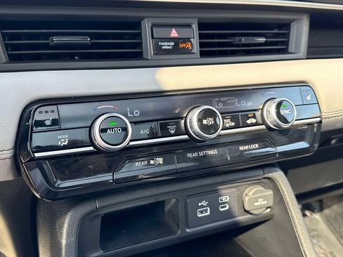 Certified 2024 Honda Pilot Touring image 16