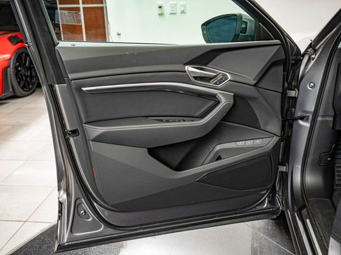Used 2022 Audi e-tron Premium w/ Convenience Plus Package AWD/4WD image 19