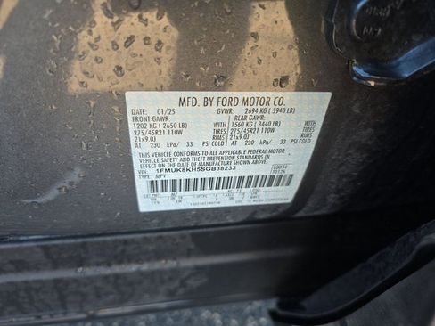 Used 2025 Ford Explorer ST-Line w/ ST-Line Street Pack image 8