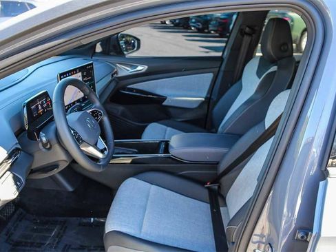 Used 2024 Volkswagen ID.4 Pro image 17