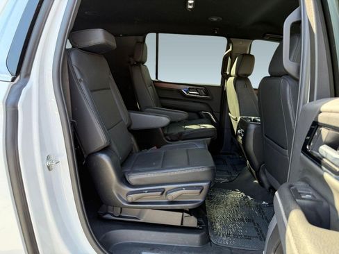 Used 2025 GMC Yukon XL Denali AWD/4WD image 23