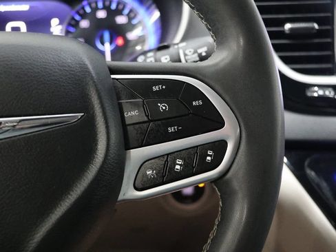 Used 2024 Chrysler Pacifica Touring-L FWD image 22