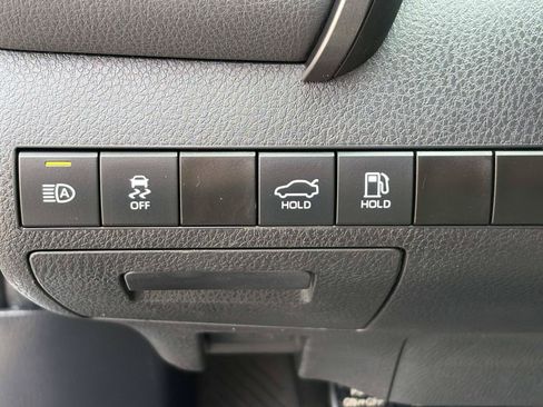 Used 2022 Toyota Camry SE w/ Convenience Package FWD image 19