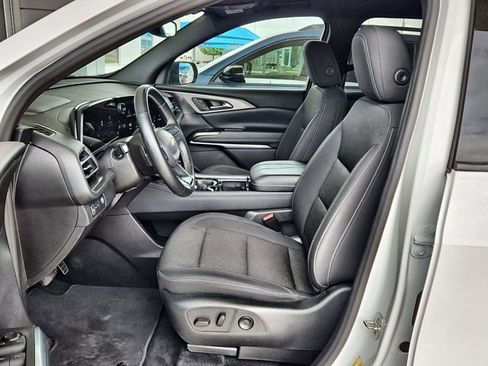 Used 2024 Chevrolet Traverse LT FWD image 16