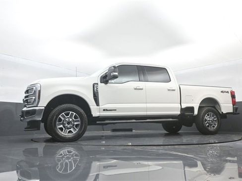 Used 2025 Ford F350 Lariat image 31