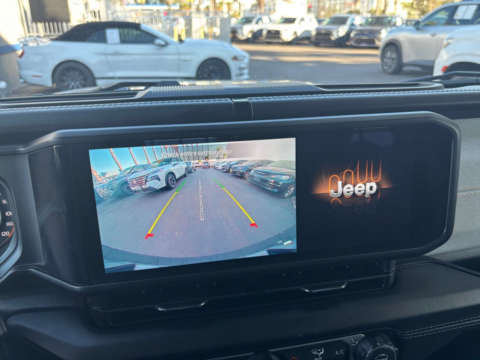 Used 2025 Jeep Wrangler Unlimited Sahara AWD/4WD image 22