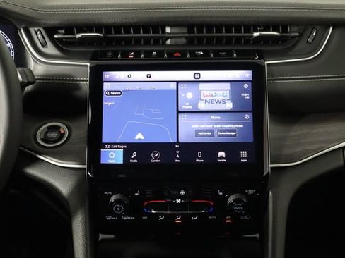 Used 2023 Jeep Grand Cherokee Limited w/ Black Appearance Package RWD image 28