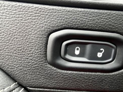 Used 2021 Jeep Wrangler Unlimited Sahara AWD/4WD image 23