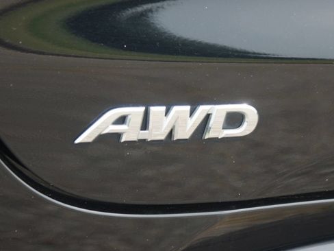 Used 2023 Toyota Corolla SE AWD/4WD image 17