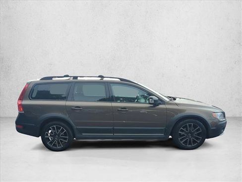 Used 2016 Volvo XC70 T5 Platinum w/ Climate Package FWD image 4