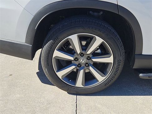 Used 2025 Honda Pilot Elite image 5