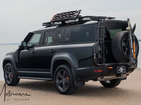 Used 2023 Land Rover Defender 130 SE AWD/4WD image 10