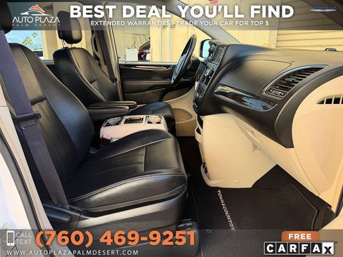 Used 2015 Chrysler Town & Country Touring FWD image 11