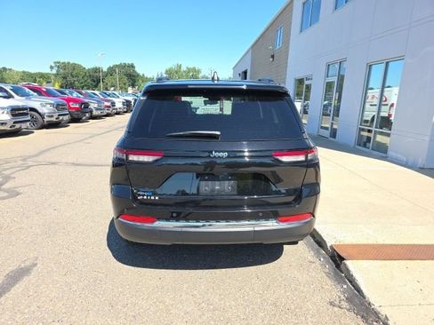Used 2023 Jeep Grand Cherokee 4WD 4xe image 5