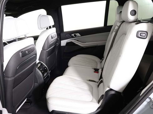 Used 2024 BMW X7 xDrive40i w/ Executive Package image 39