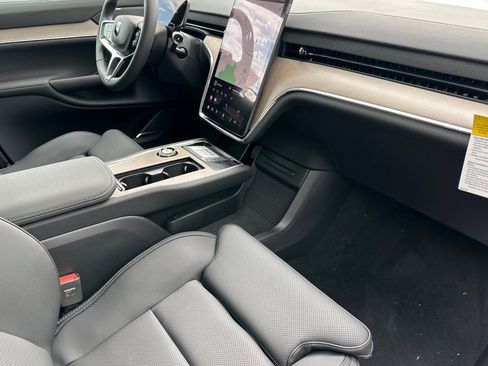 New 2025 Volvo EX90 Plus w/ Protection Package Premier image 18