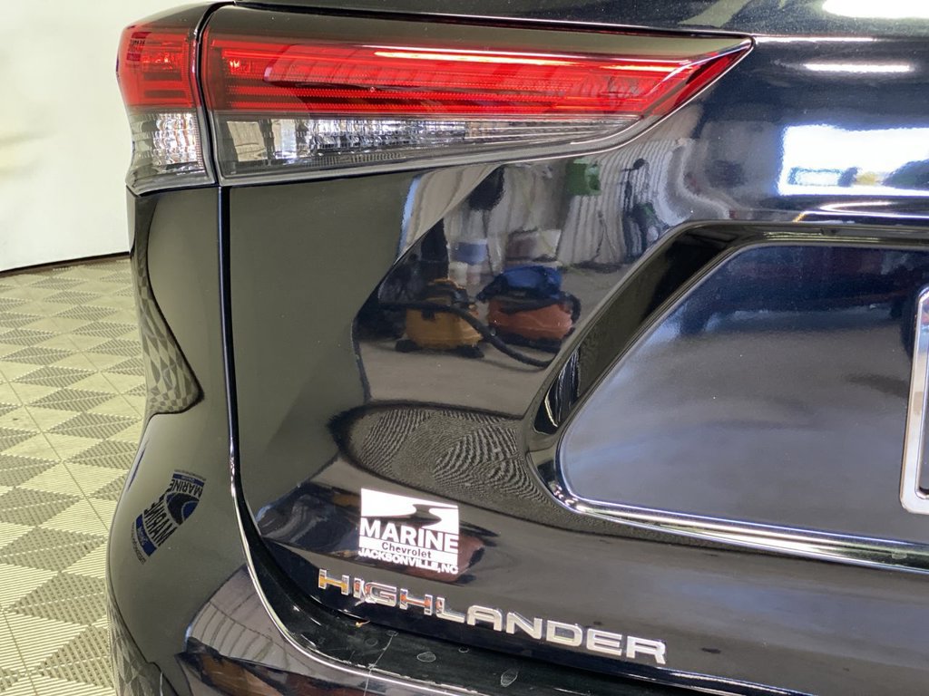 Used 2023 Toyota Highlander LE FWD image 37