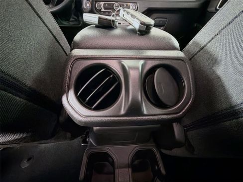 Used 2024 Jeep Gladiator Sport AWD/4WD image 23