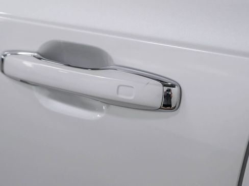 Used 2017 Volvo XC90 T6 Momentum w/ Vision Package image 31