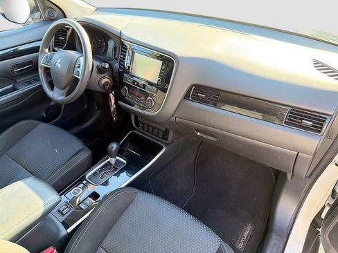 Used 2019 Mitsubishi Outlander SE AWD/4WD image 27