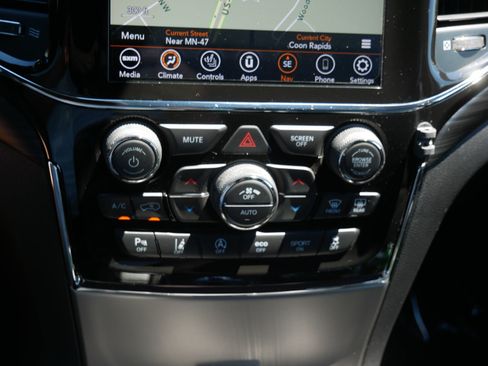 Used 2022 Jeep Grand Cherokee Laredo X AWD/4WD image 23