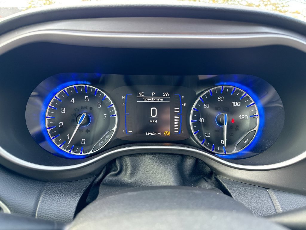 Used 2020 Chrysler Pacifica Touring-L FWD image 12