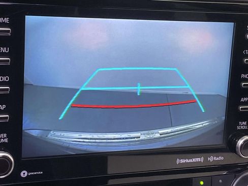 Used 2020 Toyota Highlander XLE image 31