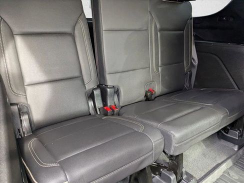Used 2023 GMC Yukon SLT w/ SLT Premium Package image 19