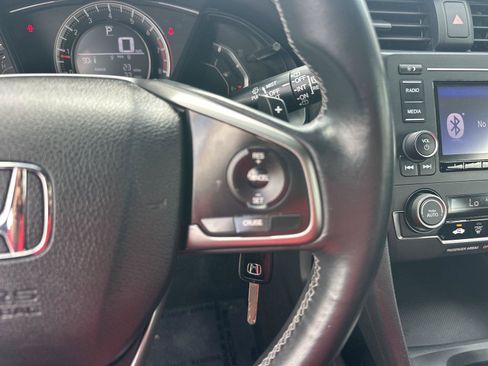 Used 2018 Honda Civic Sport image 11
